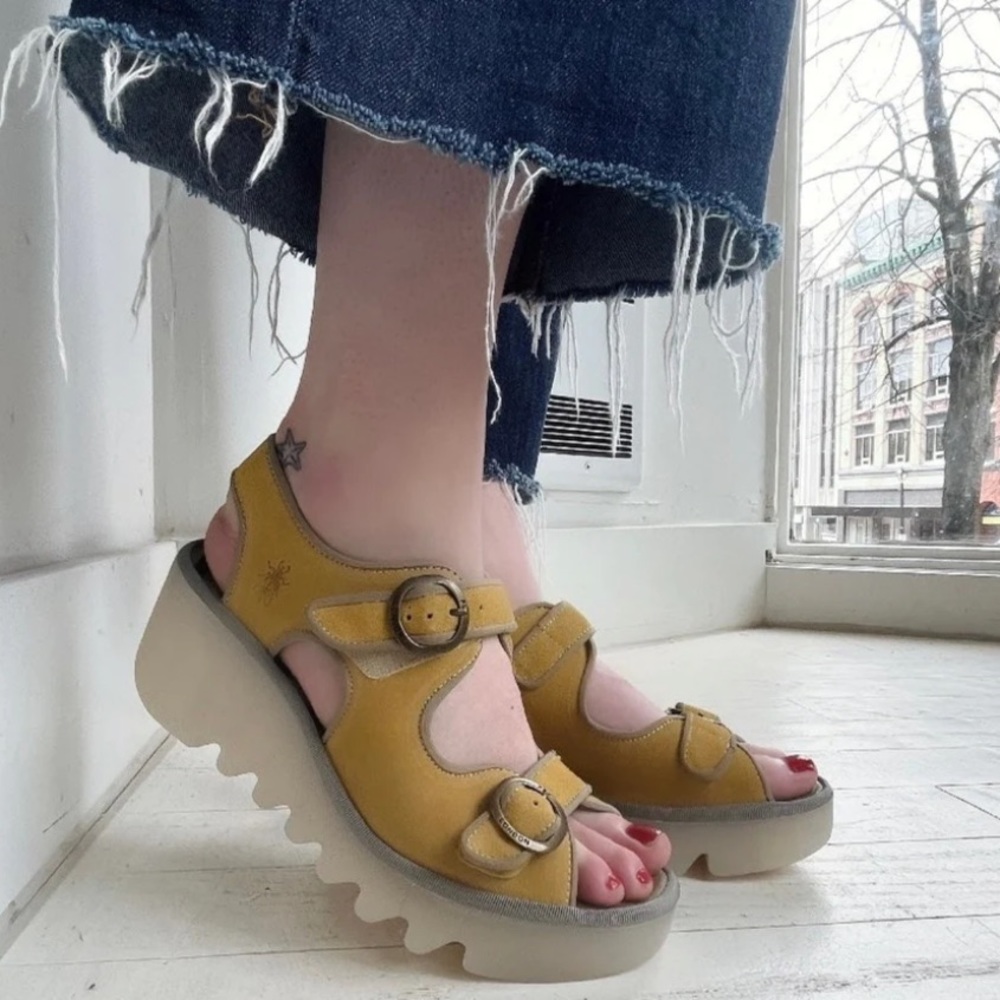 FLY LONDON - BARA355FLY SANDAL IN HONEY size 11 42